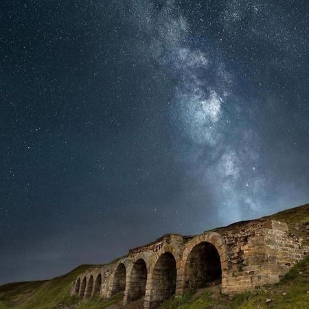 Dark Skies Cottage Pickering Bagian luar foto