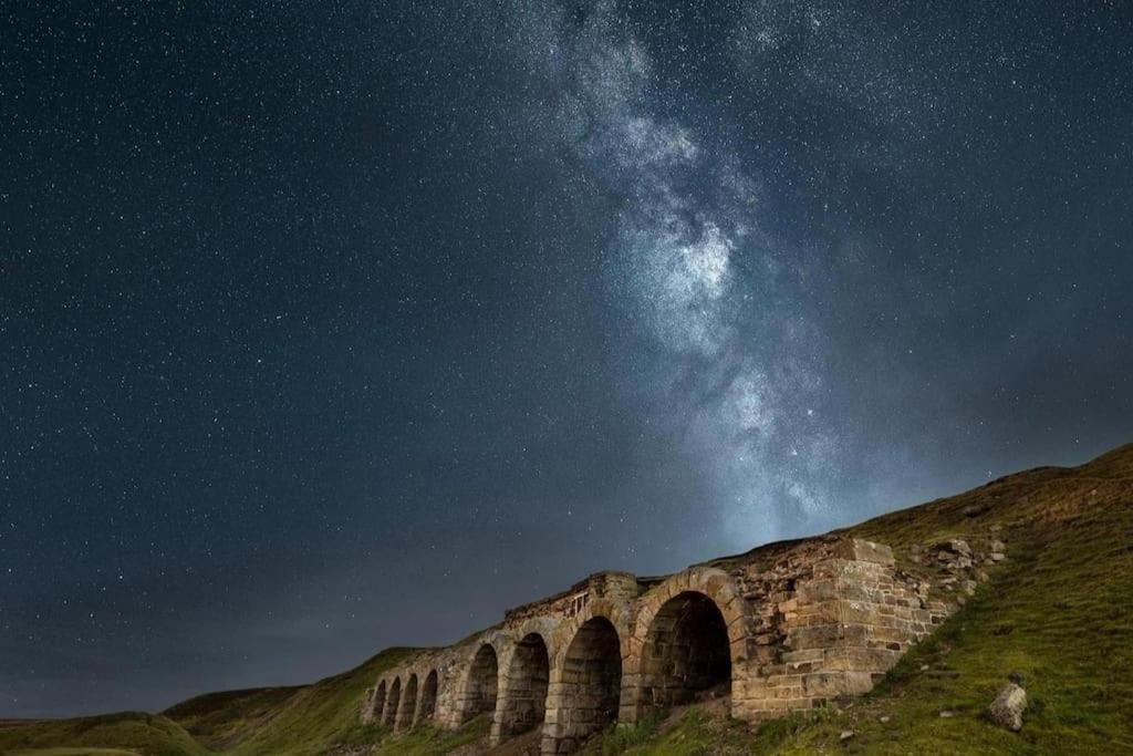 Dark Skies Cottage Pickering Bagian luar foto